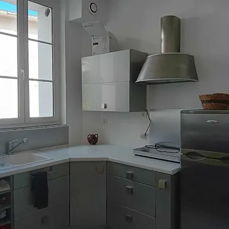 Charmant Deux Pieces A Arcueil, Mitoyen A La Maison Des Examens *